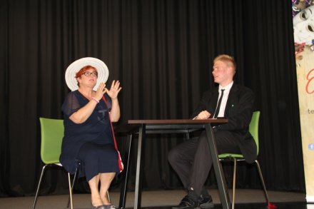 Artyści z Grupy Teatralno-Kabaretowej "Emocja"